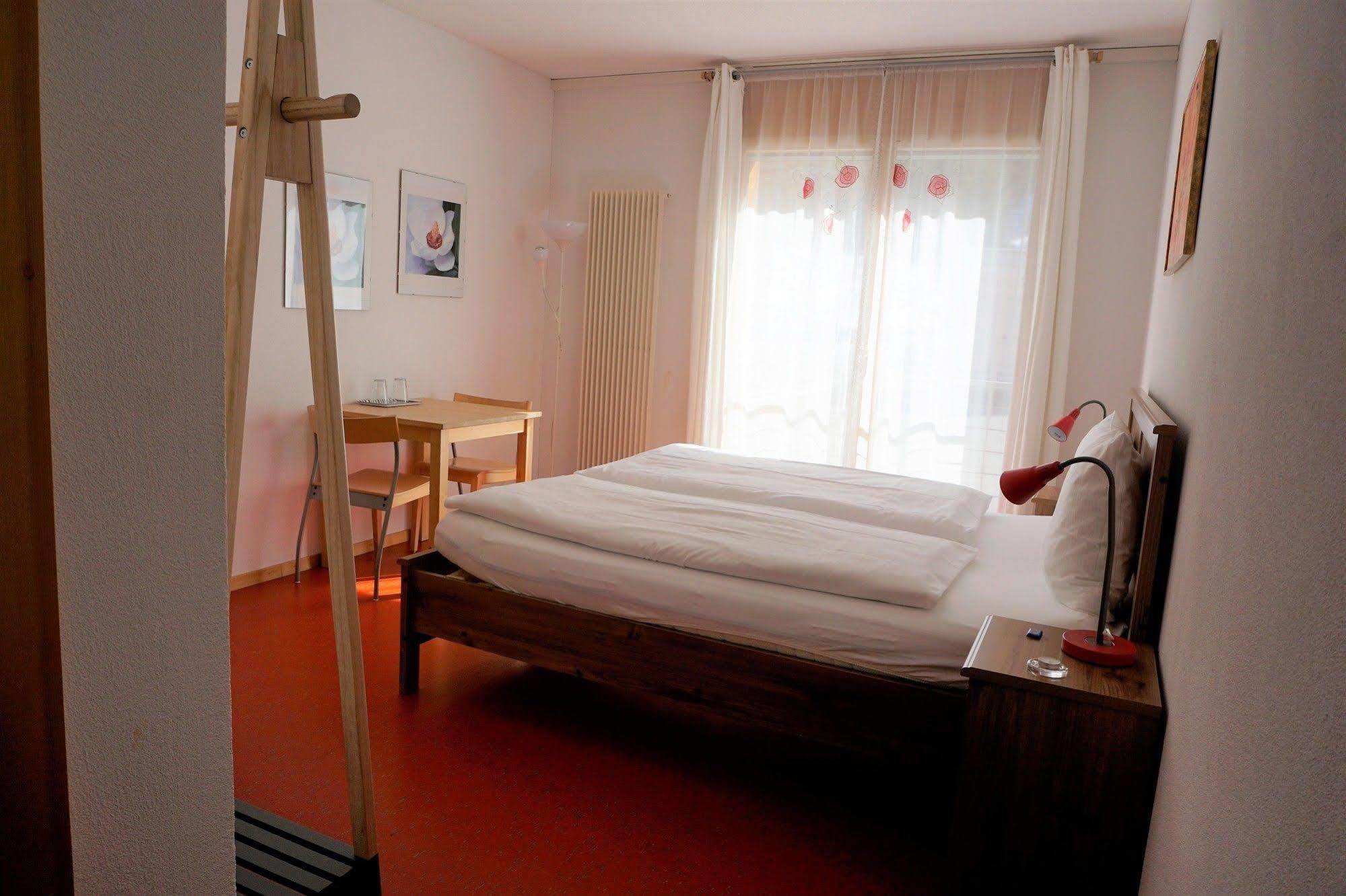 Shima-Davos Bed & Breakfast ภายนอก รูปภาพ